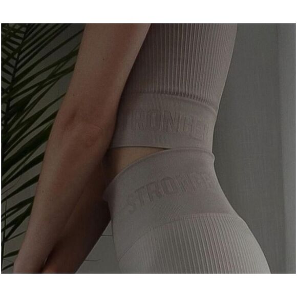 BEAUTIFUL WOMEN STRONGER LABEL Rib Seamless Crop Top CREAM/TAN size XS/SMALL GRE - Picture 3 of 6